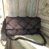 Pochette con l'intreccio in rafia nera a tracolla